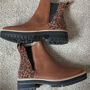 TOMS ladies boots
